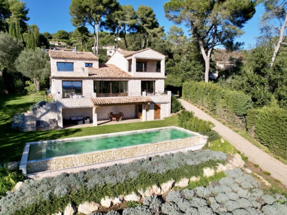 4 Bedroom Villa/House in St Paul 32
