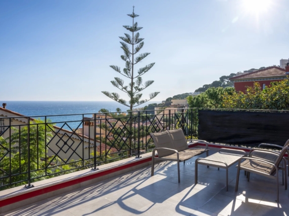 2 Bedroom Villa/House in Cap D Ail 2