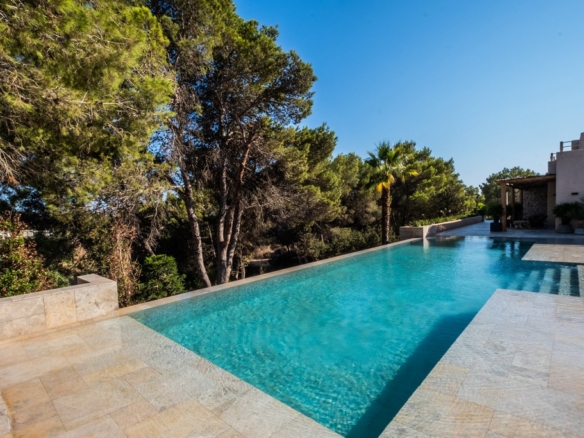 8 Bedroom Villa/House in Sa Caleta 16