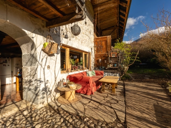 10 Bedroom Villa/House in Lescheraines 32