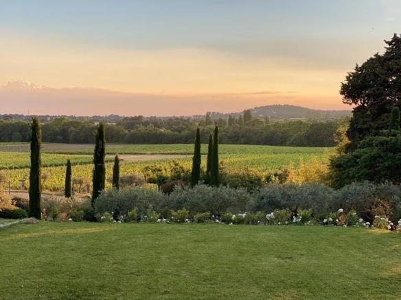 6 Bedroom Vineyard in Aix En Provence 16