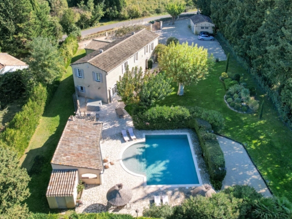 5 Bedroom Villa/House in Cabannes 6