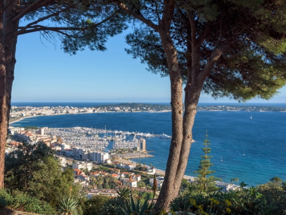 4 Bedroom Villa/House in Cannes 36