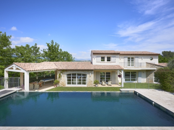 2 Bedroom Villa/House in Tourrettes 8