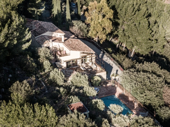 5 Bedroom Villa/House in La Cadiere D Azur 30