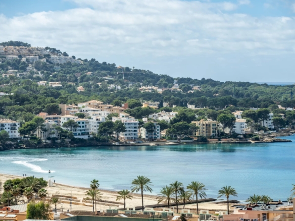 4 Bedroom Apartment in Santa Ponsa 16