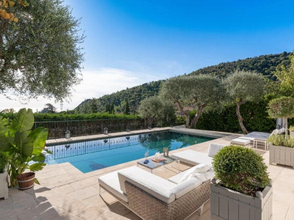 6 Bedroom Villa/House in Eze 18