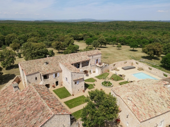 7 Bedroom Castle/Estates in Goudargues 30