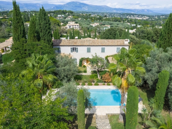 4 Bedroom Villa/House in Valbonne 12