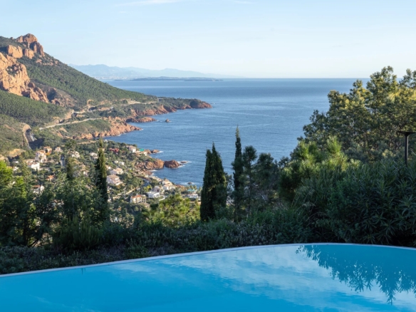 7 Bedroom Villa/House in St Raphael 30