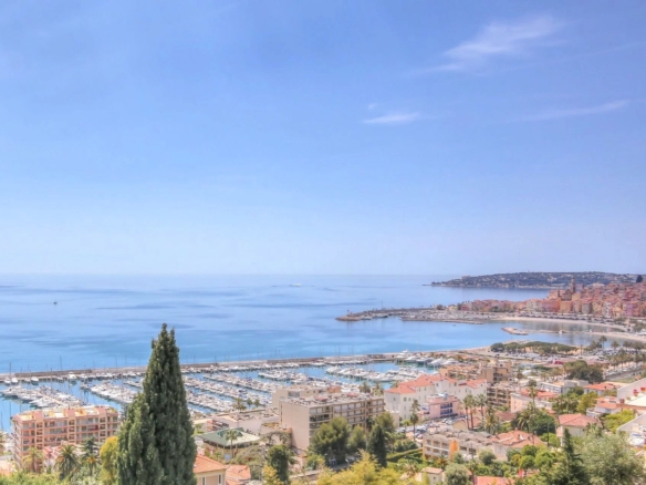 4 Bedroom Villa/House in Menton 4