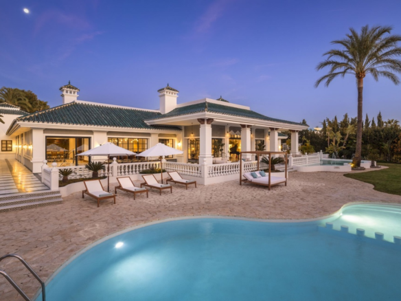 12 Bedroom Villa/House in Nueva Andalucía 26