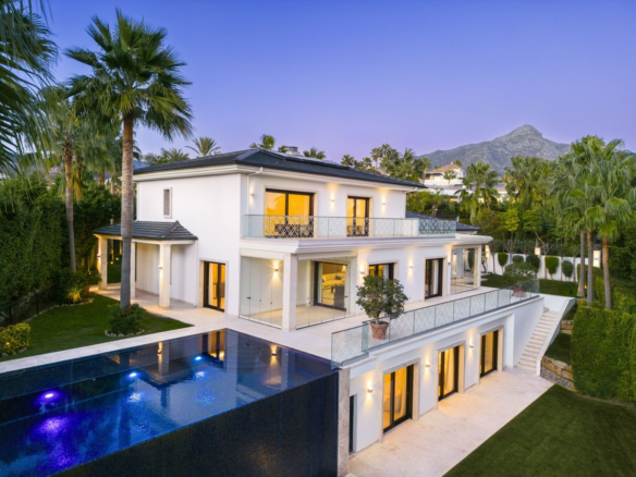 6 Bedroom Villa/House in Nueva Andalucía 10