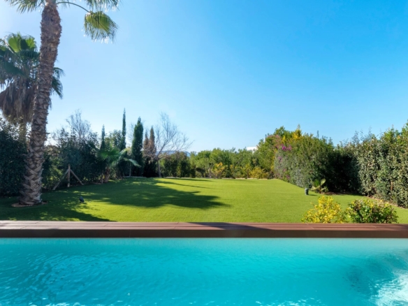 3 Bedroom Apartment in Talamanca 8