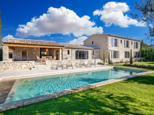6 Bedroom Villa/House in Maussane Les Alpilles 14
