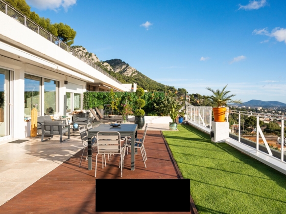 3 Bedroom Apartment in Toulon 18