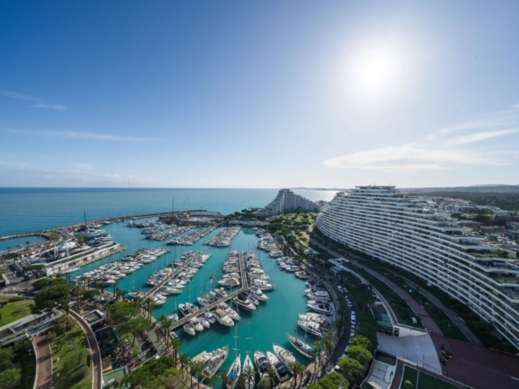 2 Bedroom Apartment in Villeneuve Loubet 28