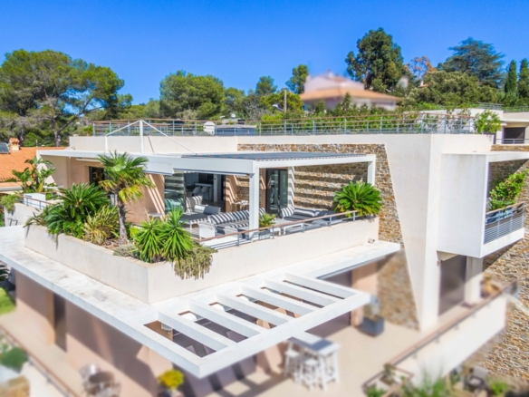 3 Bedroom Apartment in St Raphael 18
