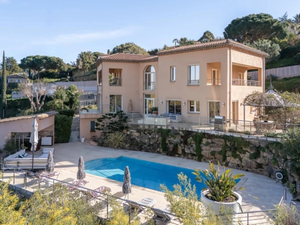 5 Bedroom Villa/House in Cannes 2
