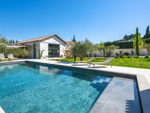 6 Bedroom Villa/House in St Remy De Provence 26