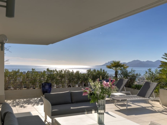 4 Bedroom Apartment in Cannes 18