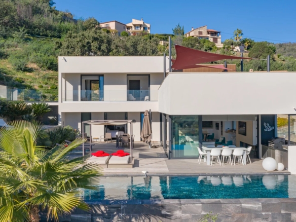 6 Bedroom Villa/House in Mandelieu La Napoule 24