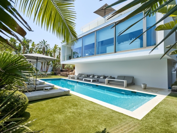 5 Bedroom Villa/House in Cap Martinet 6