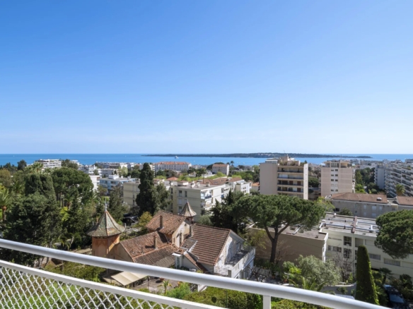 2 Bedroom Apartment in Cannes 18