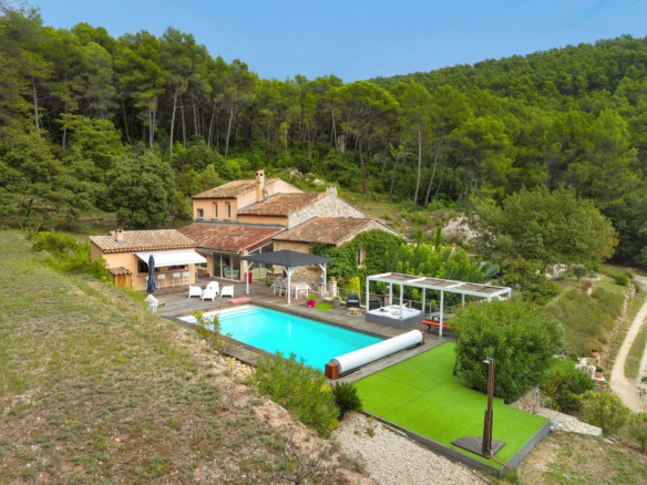 5 Bedroom Villa/House in Auriol 8
