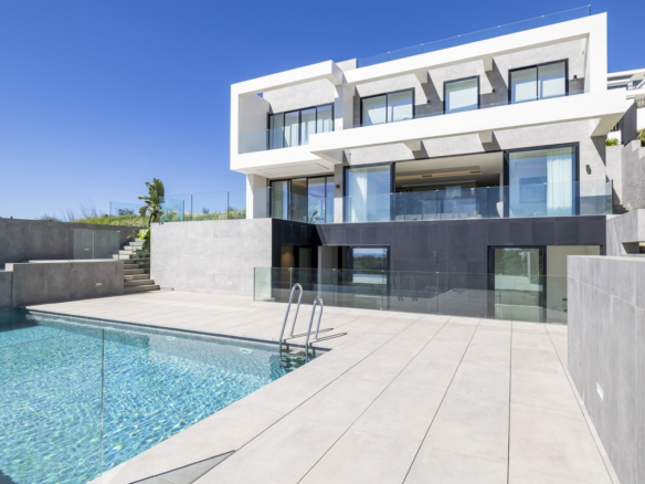 5 Bedroom Villa/House in Los Flamingos 28