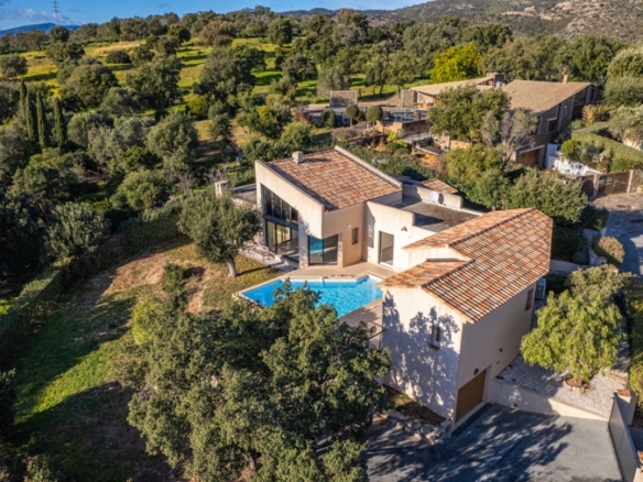 4 Bedroom Villa/House in St Raphael 6