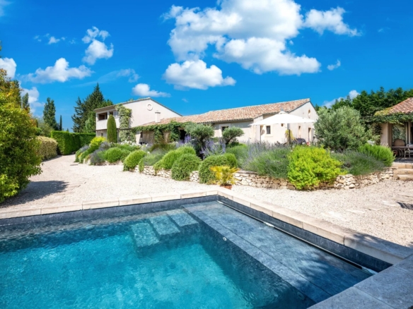 4 Bedroom Villa/House in Maussane Les Alpilles 2