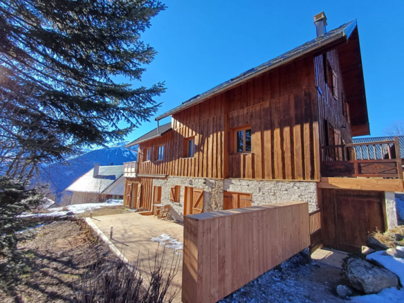9 Bedroom Chalet in Fontcouverte La Toussuire 26