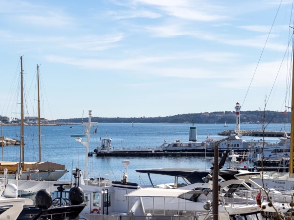 2 Bedroom Apartment in Cannes 20