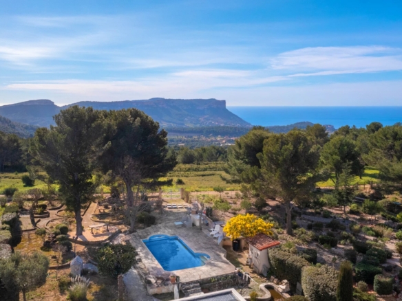 4 Bedroom Villa/House in Carnoux En Provence 32