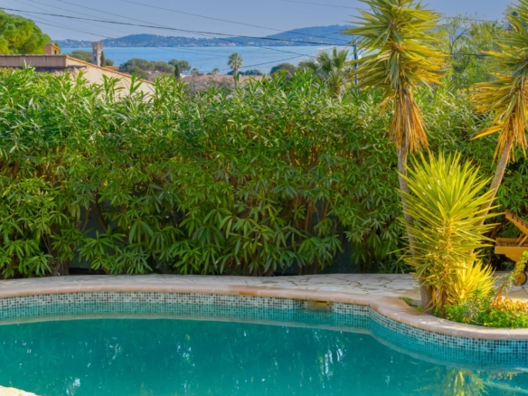4 Bedroom Villa/House in Carqueiranne 2