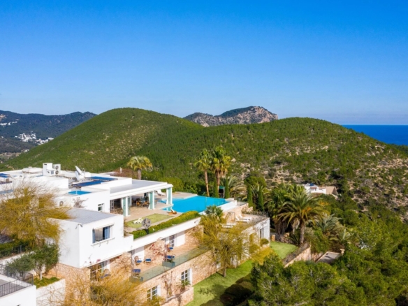 10 Bedroom Villa/House in Roca Llisa 6