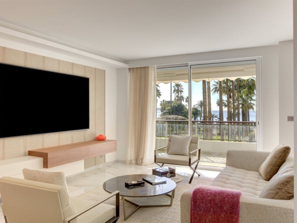 2 Bedroom Apartment in Cannes 32