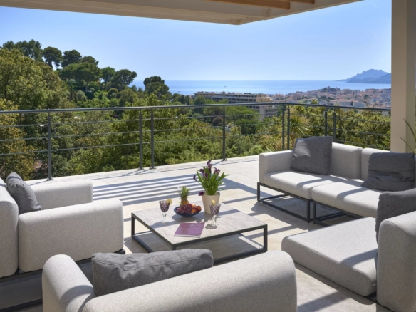 5 Bedroom Villa/House in Le Cannet 30