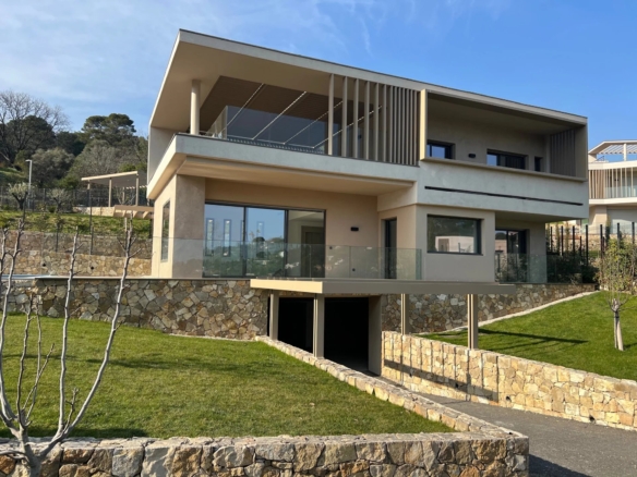 4 Bedroom Villa/House in Mougins 8