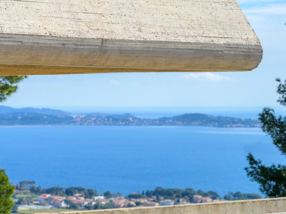 6 Bedroom Villa/House in Carqueiranne 14