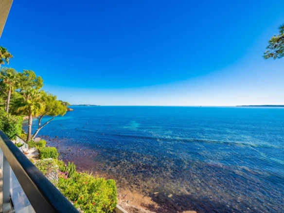2 Bedroom Apartment in Cannes 26