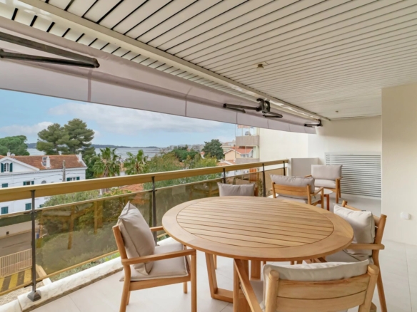 3 Bedroom Apartment in Cannes 24
