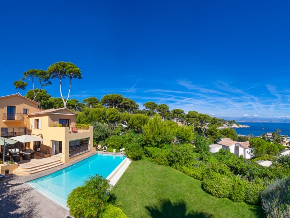 6 Bedroom Villa/House in Cap D Antibes 4