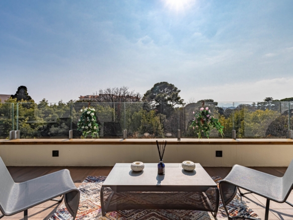 3 Bedroom Apartment in Cannes 36