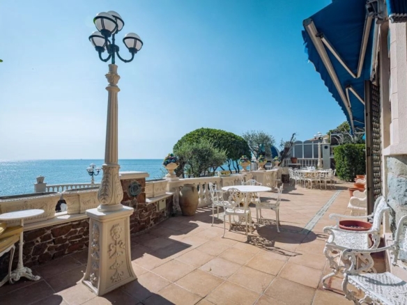 4 Bedroom Villa/House in Antheor 36