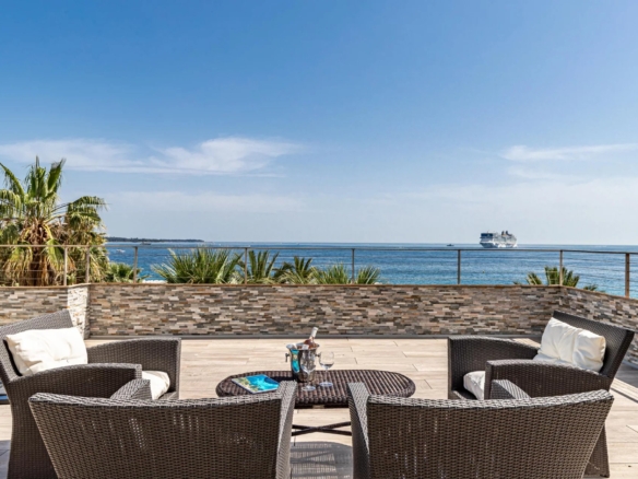 4 Bedroom Apartment in Cannes 34