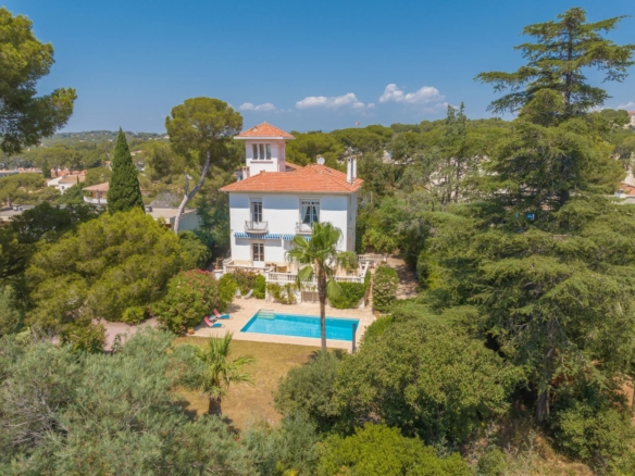 9 Bedroom Villa/House in St Raphael 10