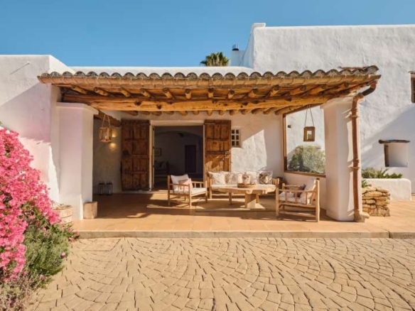 8 Bedroom Villa/House in Puig D'en Valls 16