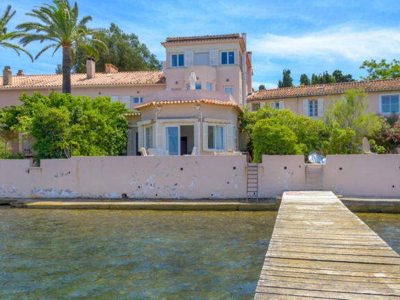 2 Bedroom Apartment in Porquerolles 12